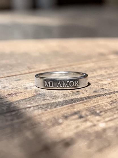 Mi Amor thin sterling silver ring, detail view 5